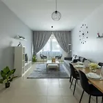 Supurb 2 Bed Room Apt Sea Front